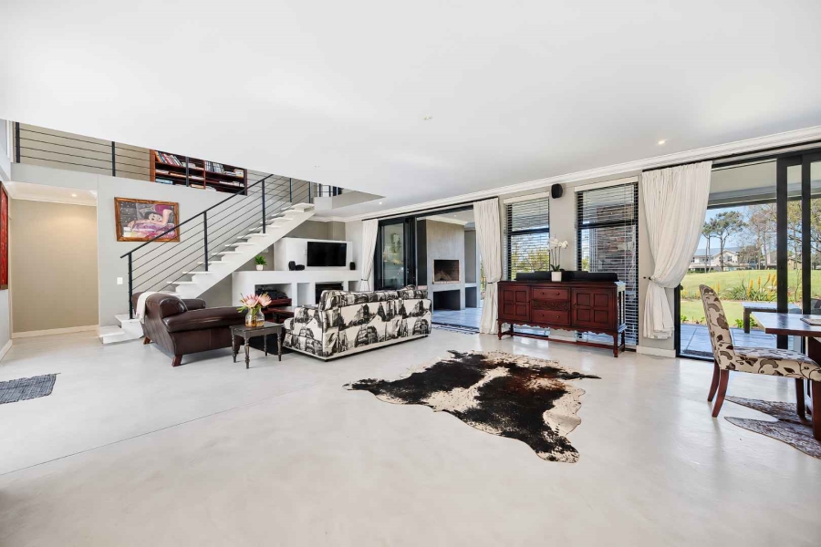 4 Bedroom Property for Sale in Fernkloof Estate Western Cape